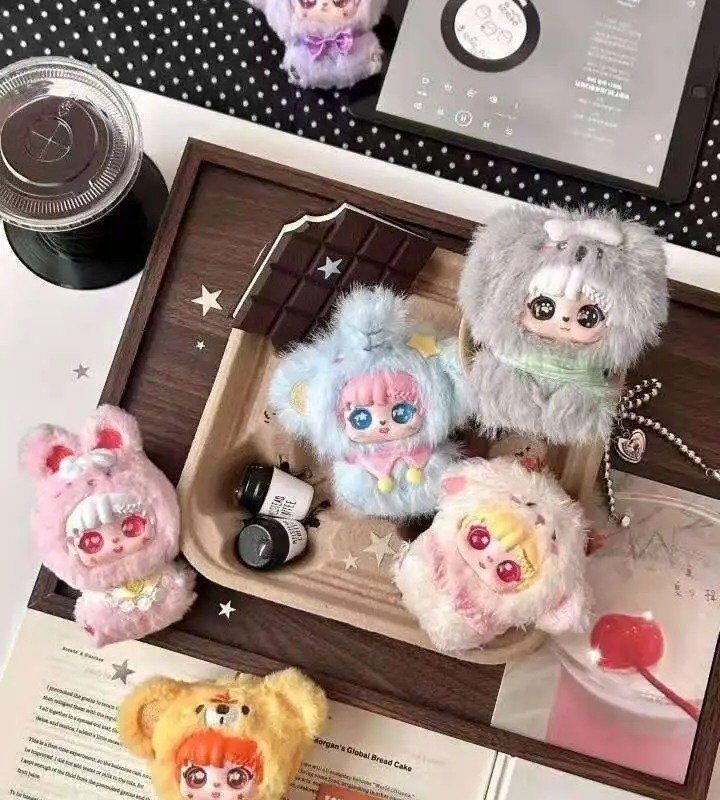 sanmi rabbit's little baby hand in hand